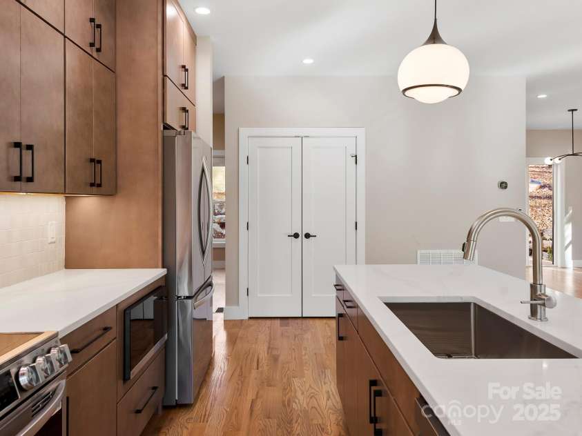 15 Perdue Place, Asheville, NC 28806.  MLS# CAR4316954, YatesRealty ID 2998. Under cabinet lighting