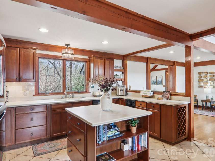 28 Nantahala Ridge, Bryson City, NC 28713.  MLS# CAR4354188, YatesRealty ID 2998. 