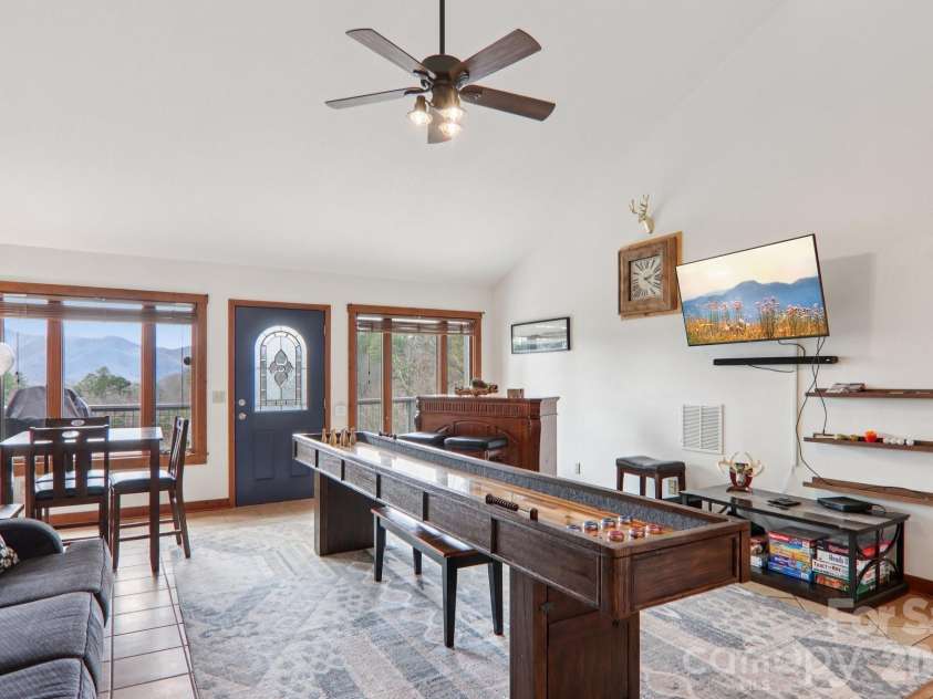 28 Nantahala Ridge, Bryson City, NC 28713.  MLS# CAR4354188, YatesRealty ID 2998. 