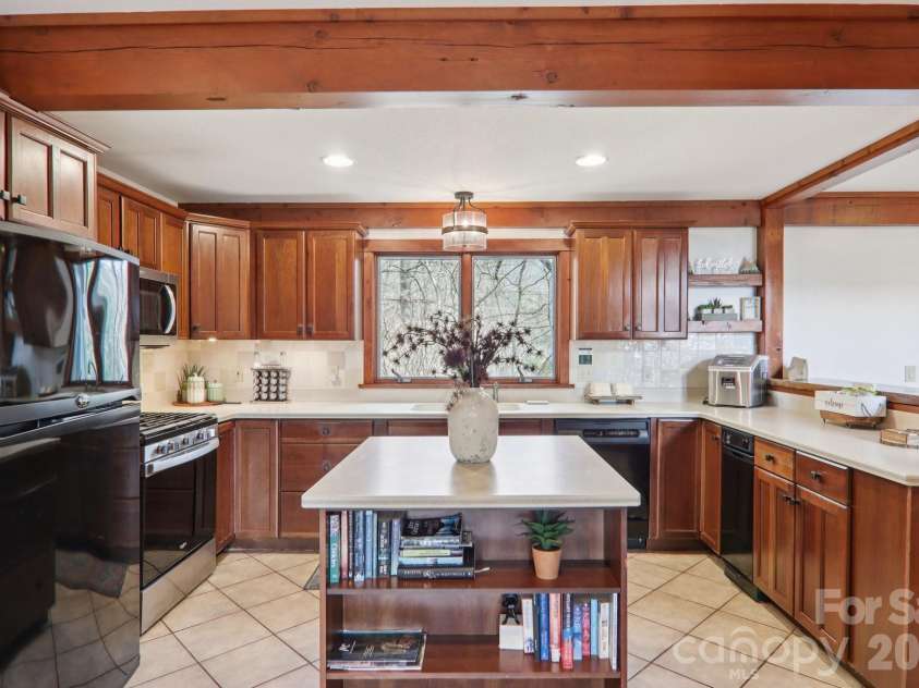 28 Nantahala Ridge, Bryson City, NC 28713.  MLS# CAR4354188, YatesRealty ID 2998. 