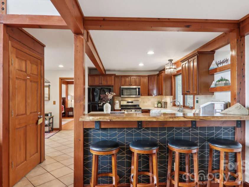 28 Nantahala Ridge, Bryson City, NC 28713.  MLS# CAR4354188, YatesRealty ID 2998. 