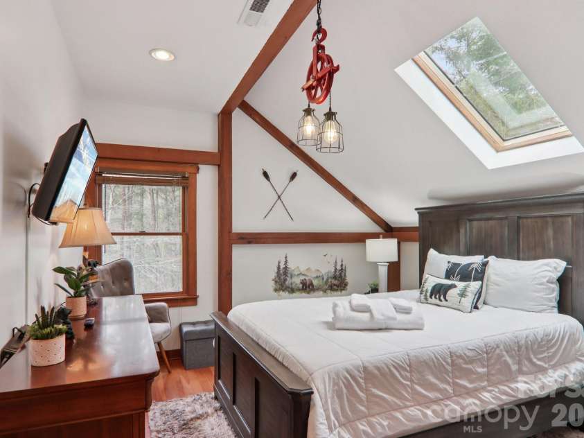 28 Nantahala Ridge, Bryson City, NC 28713.  MLS# CAR4354188, YatesRealty ID 2998. 