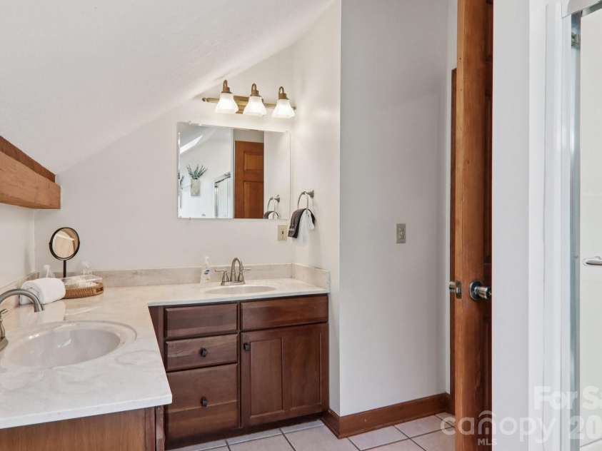 28 Nantahala Ridge, Bryson City, NC 28713.  MLS# CAR4354188, YatesRealty ID 2998. 