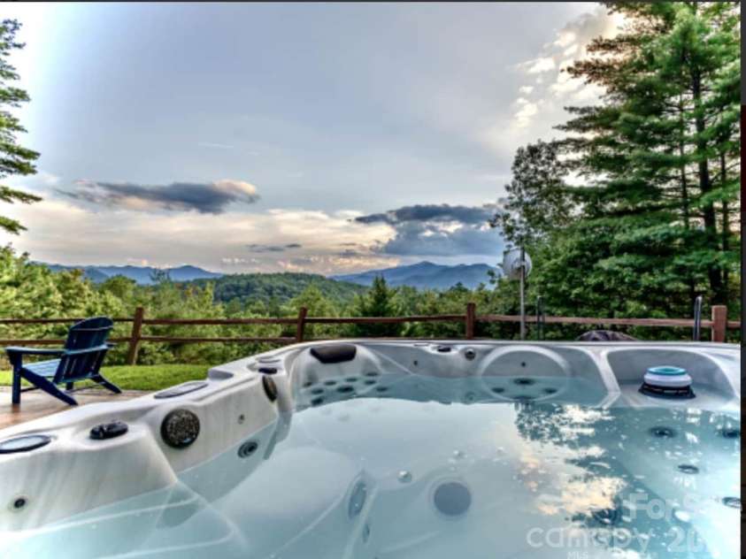 28 Nantahala Ridge, Bryson City, NC 28713.  MLS# CAR4354188, YatesRealty ID 2998. 