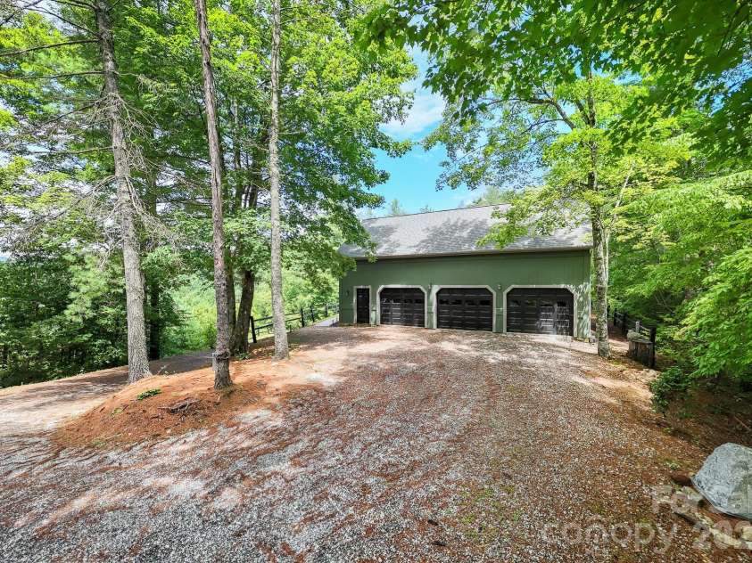 28 Nantahala Ridge, Bryson City, NC 28713.  MLS# CAR4354188, YatesRealty ID 2998. 
