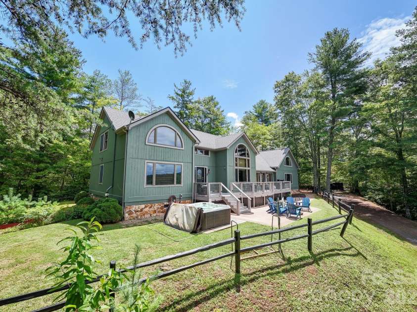 28 Nantahala Ridge, Bryson City, NC 28713.  MLS# CAR4354188, YatesRealty ID 2998. 
