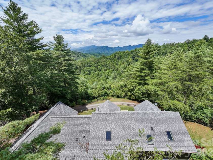 28 Nantahala Ridge, Bryson City, NC 28713.  MLS# CAR4354188, YatesRealty ID 2998. 