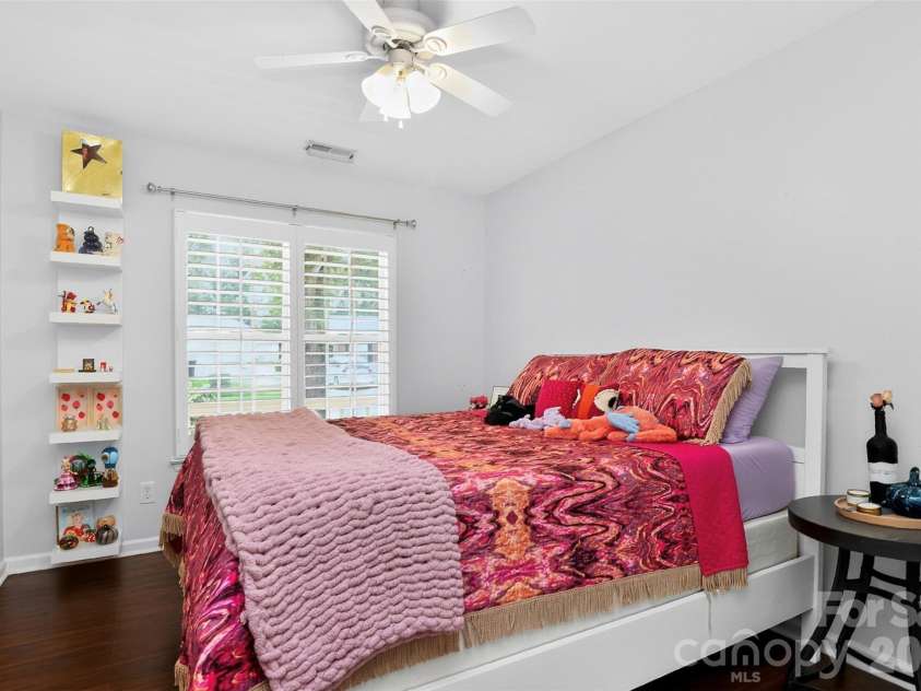 5422 Harris Cove Drive, Charlotte, NC 28269.  MLS# CAR4392419, YatesRealty ID 29980. 2nd Bedroom