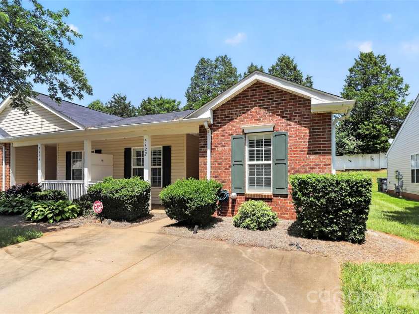 5422 Harris Cove Drive, Charlotte, NC 28269.  MLS# CAR4392419, YatesRealty ID 29980. 