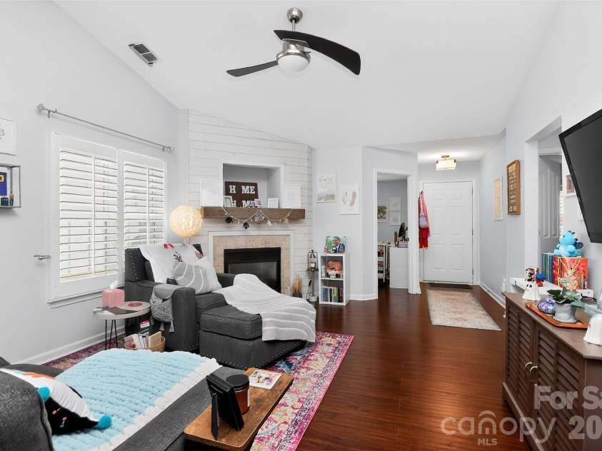 5422 Harris Cove Drive, Charlotte, NC 28269.  MLS# CAR4392419, YatesRealty ID 29980. 