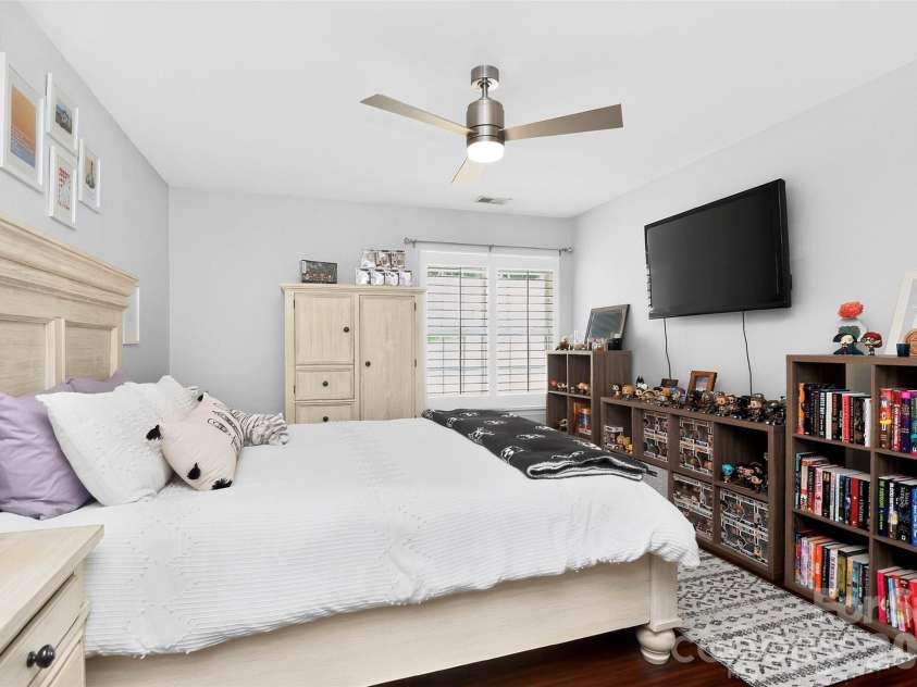 5422 Harris Cove Drive, Charlotte, NC 28269.  MLS# CAR4392419, YatesRealty ID 29980. 