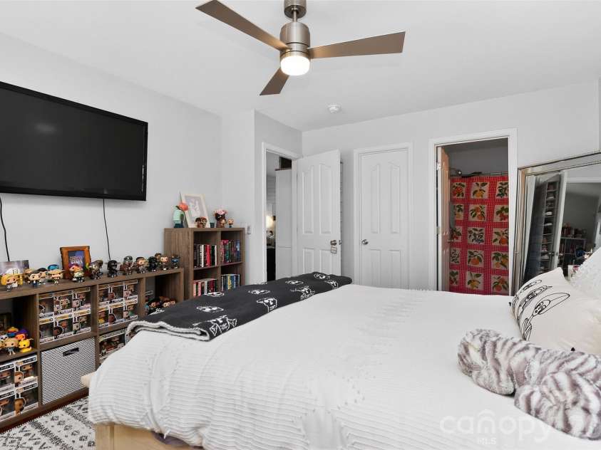 5422 Harris Cove Drive, Charlotte, NC 28269.  MLS# CAR4392419, YatesRealty ID 29980. 