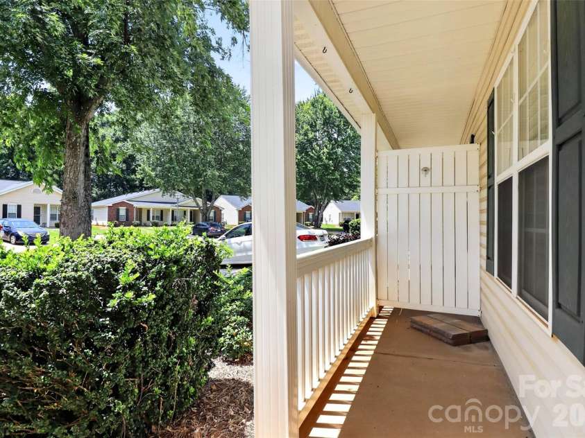 5422 Harris Cove Drive, Charlotte, NC 28269.  MLS# CAR4392419, YatesRealty ID 29980. 