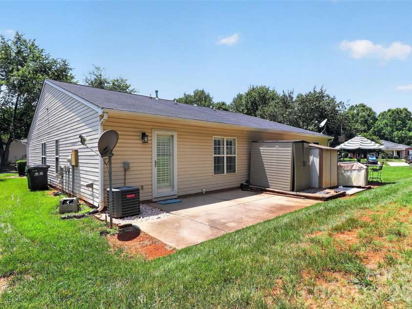 5422 Harris Cove Drive, Charlotte, NC 28269.  MLS# CAR4392419, YatesRealty ID 29980. 