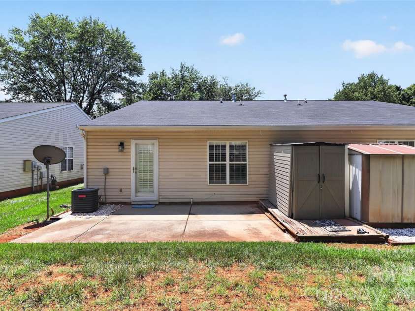 5422 Harris Cove Drive, Charlotte, NC 28269.  MLS# CAR4392419, YatesRealty ID 29980. 