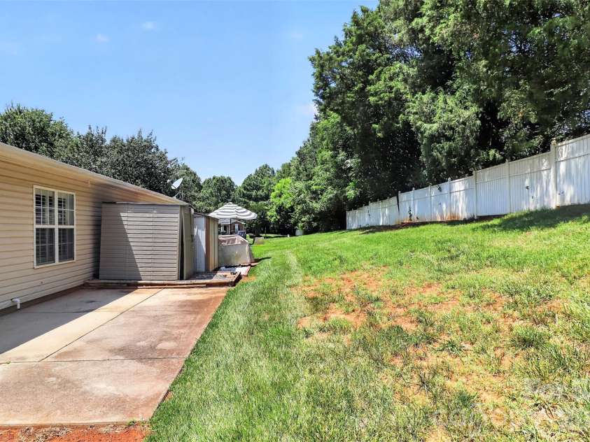 5422 Harris Cove Drive, Charlotte, NC 28269.  MLS# CAR4392419, YatesRealty ID 29980. 