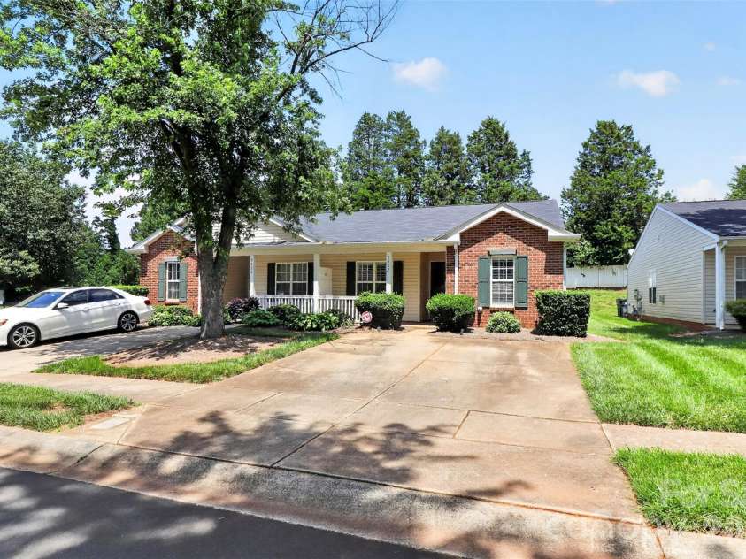 5422 Harris Cove Drive, Charlotte, NC 28269.  MLS# CAR4392419, YatesRealty ID 29980. 