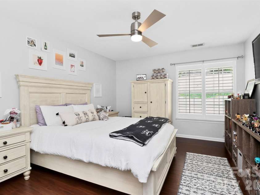5422 Harris Cove Drive, Charlotte, NC 28269.  MLS# CAR4392419, YatesRealty ID 29980. Primary Bedroom
