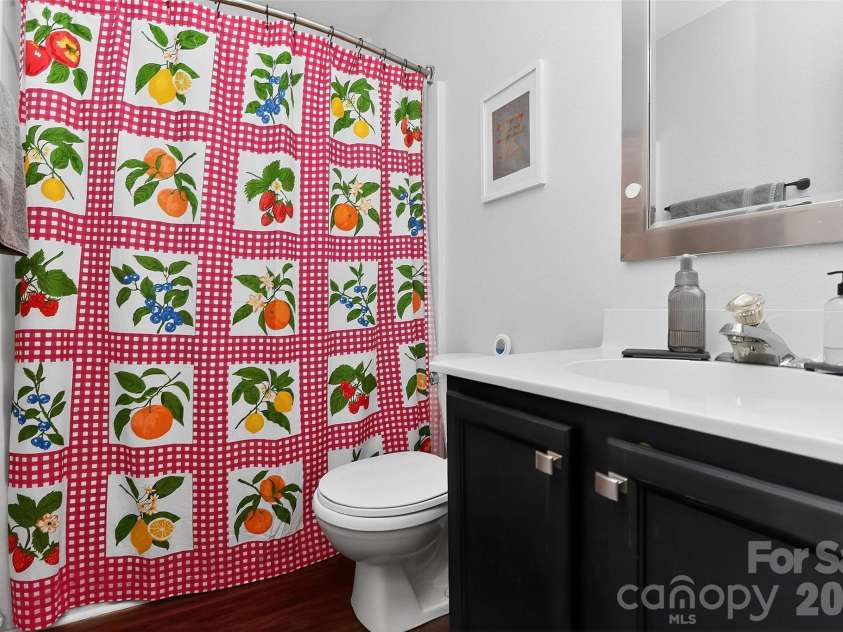 5422 Harris Cove Drive, Charlotte, NC 28269.  MLS# CAR4392419, YatesRealty ID 29980. Primary en-suite bathroom