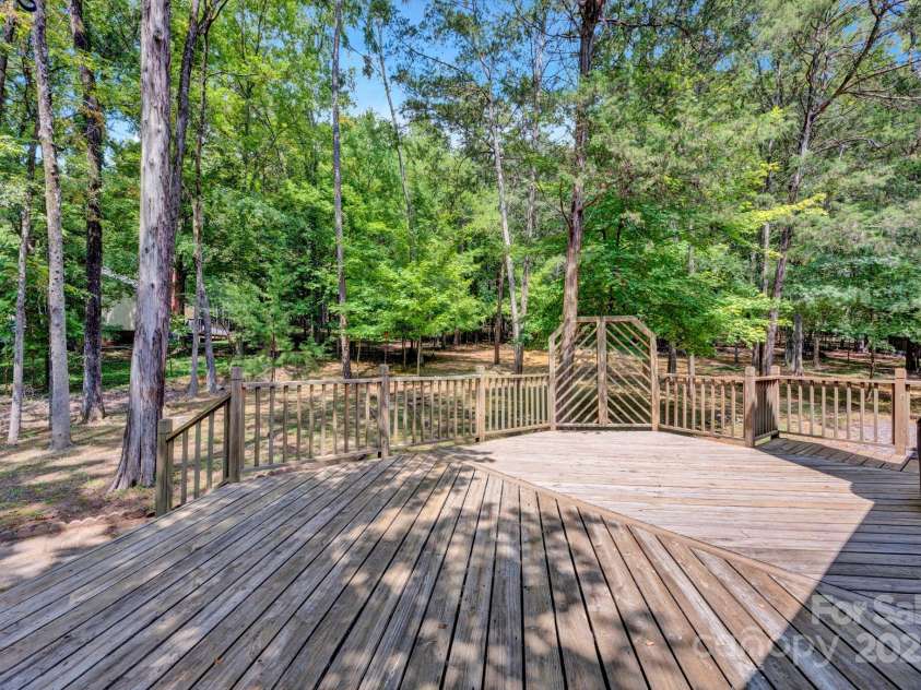 7904 Deep Hollow Court, Charlotte, NC 28226.  MLS# CAR4286796, YatesRealty ID 29980. 