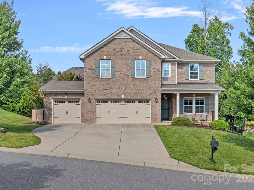 161 Oxford Drive, Mooresville, NC 28115.  MLS# CAR4281001, YatesRealty ID 29981. 