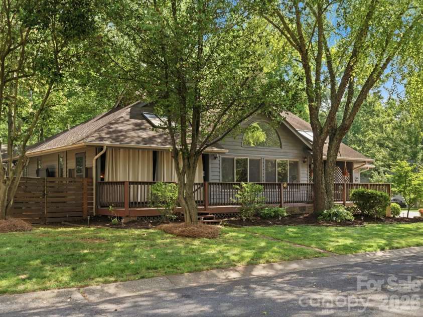 4720 Grey Moss Drive, Lake Wylie, SC 29710.  MLS# CAR4391554, YatesRealty ID 29981. 