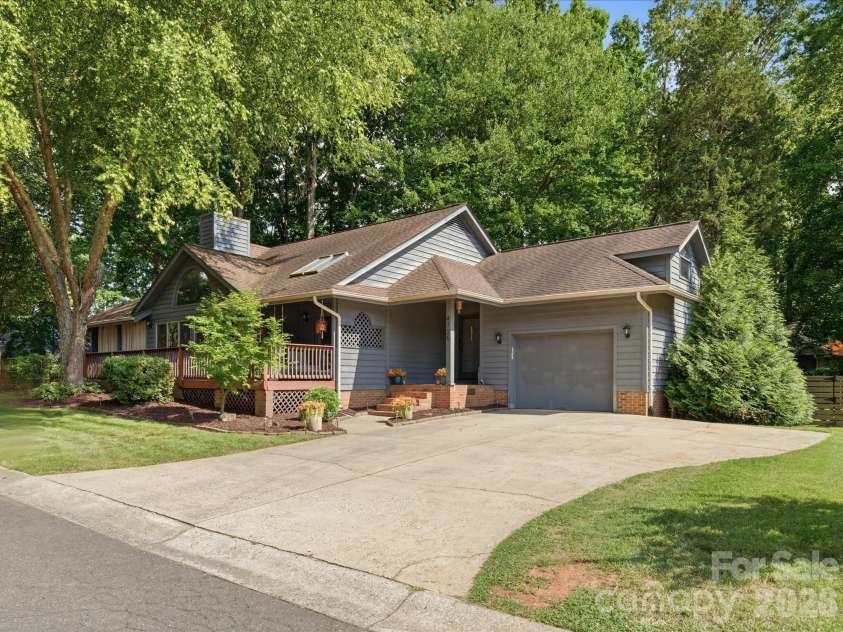 4720 Grey Moss Drive, Lake Wylie, SC 29710.  MLS# CAR4391554, YatesRealty ID 29981. 