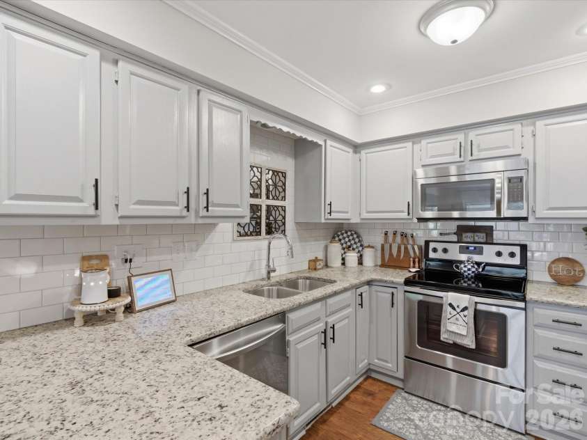 4720 Grey Moss Drive, Lake Wylie, SC 29710.  MLS# CAR4391554, YatesRealty ID 29981. 