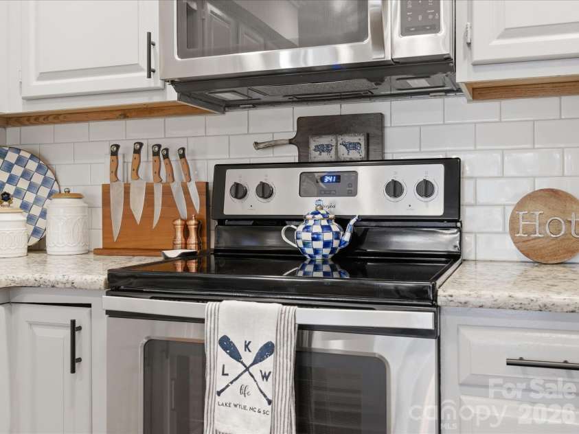 4720 Grey Moss Drive, Lake Wylie, SC 29710.  MLS# CAR4391554, YatesRealty ID 29981. 