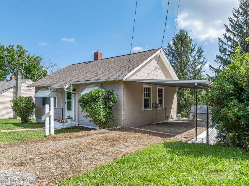 10 Old Pisgah Highway, Candler, NC 28715.  MLS# CAR4278929, YatesRealty ID 29982. 