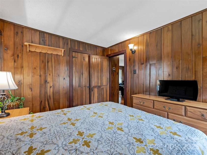 10 Old Pisgah Highway, Candler, NC 28715.  MLS# CAR4278929, YatesRealty ID 29982. 