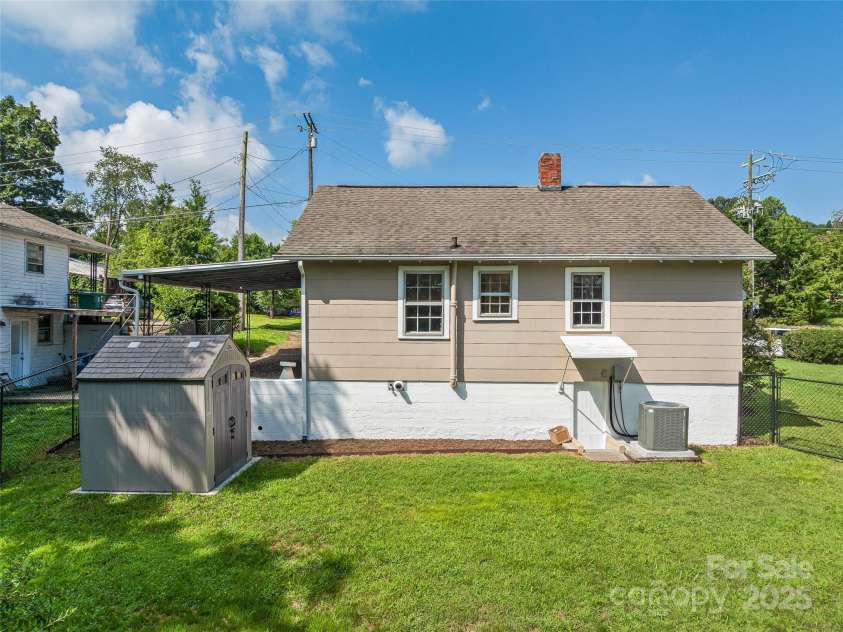 10 Old Pisgah Highway, Candler, NC 28715.  MLS# CAR4278929, YatesRealty ID 29982. 