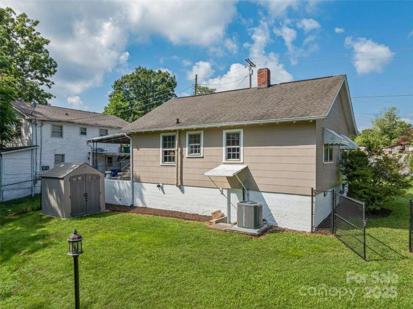 10 Old Pisgah Highway, Candler, NC 28715.  MLS# CAR4278929, YatesRealty ID 29982. 