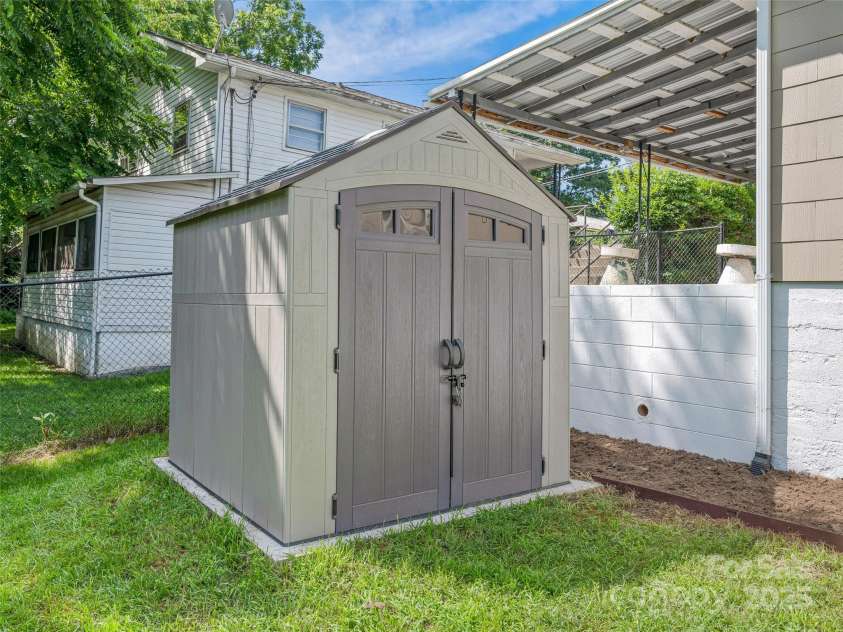 10 Old Pisgah Highway, Candler, NC 28715.  MLS# CAR4278929, YatesRealty ID 29982. 