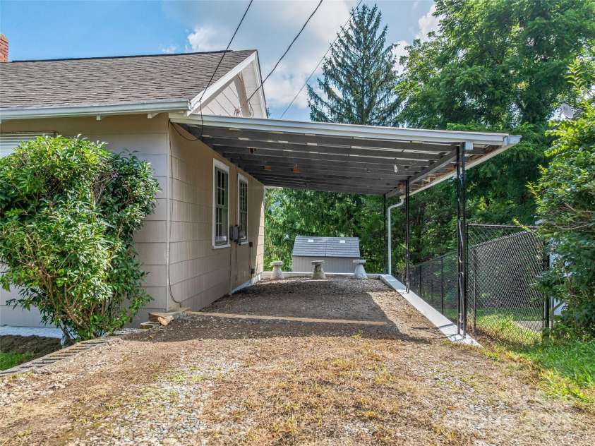 10 Old Pisgah Highway, Candler, NC 28715.  MLS# CAR4278929, YatesRealty ID 29982. 