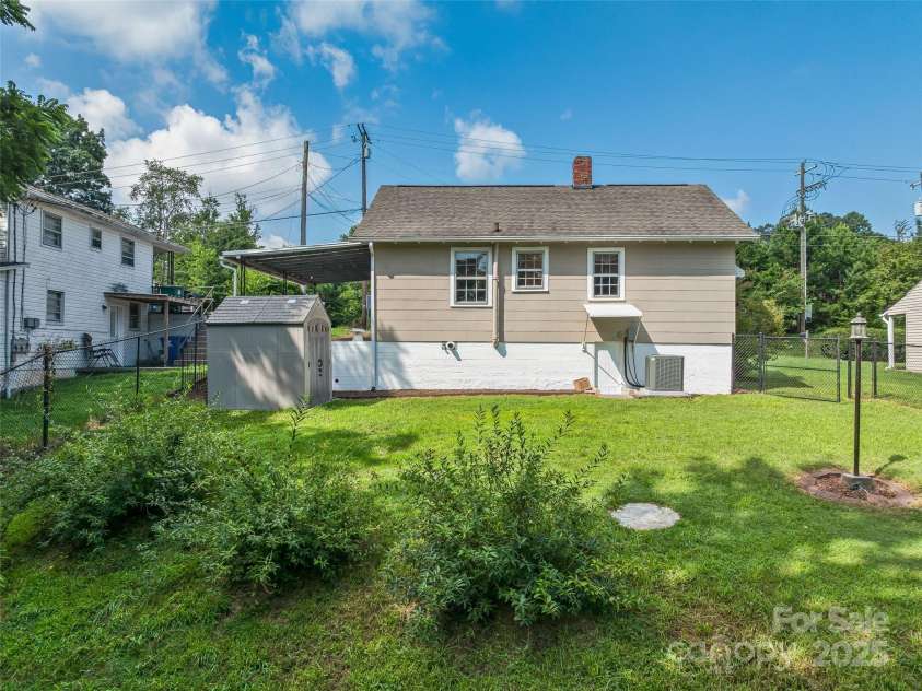 10 Old Pisgah Highway, Candler, NC 28715.  MLS# CAR4278929, YatesRealty ID 29982. 