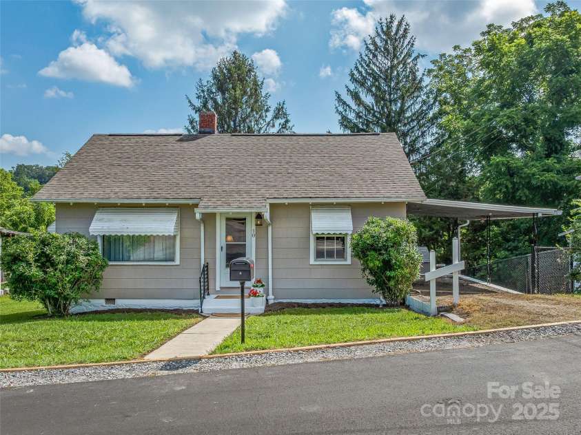 10 Old Pisgah Highway, Candler, NC 28715.  MLS# CAR4278929, YatesRealty ID 29982. 