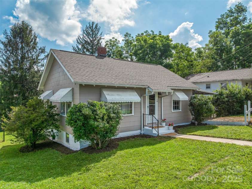 10 Old Pisgah Highway, Candler, NC 28715.  MLS# CAR4278929, YatesRealty ID 29982. 