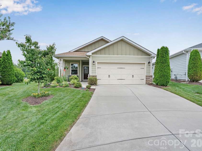 6119 Raven Rock Drive, Denver, NC 28037.  MLS# CAR4390719, YatesRealty ID 29982. 