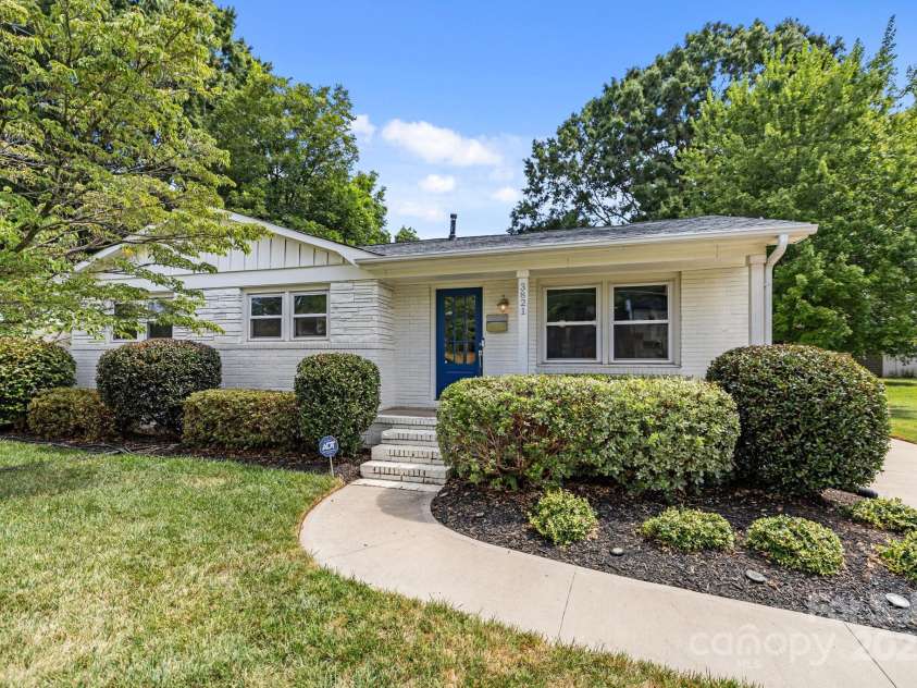 3821 Topsfield Road, Charlotte, NC 28211.  MLS# CAR4286504, YatesRealty ID 29983. 