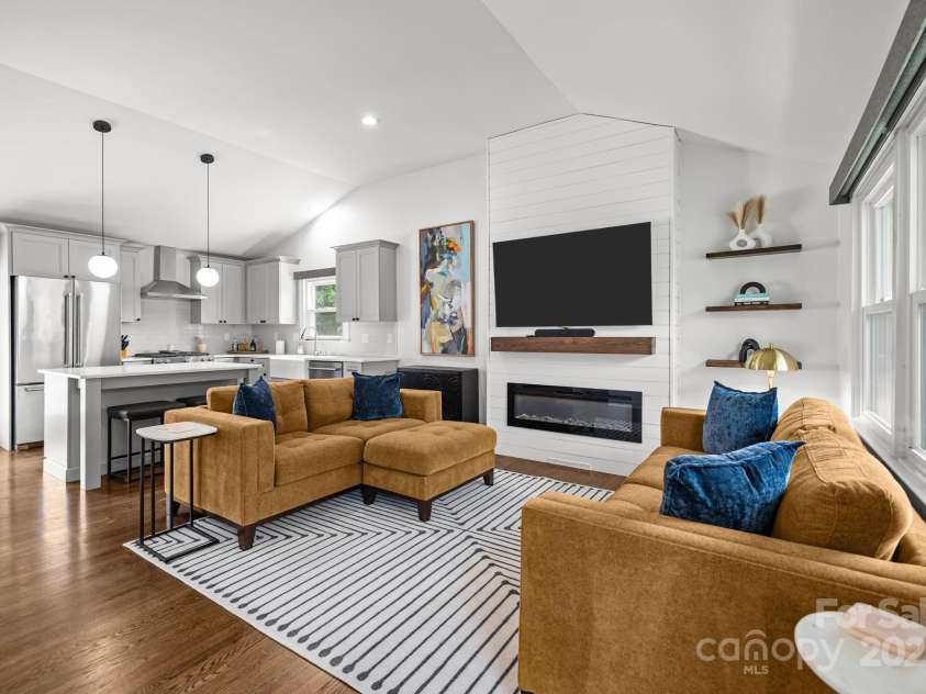 3821 Topsfield Road, Charlotte, NC 28211.  MLS# CAR4286504, YatesRealty ID 29983. 