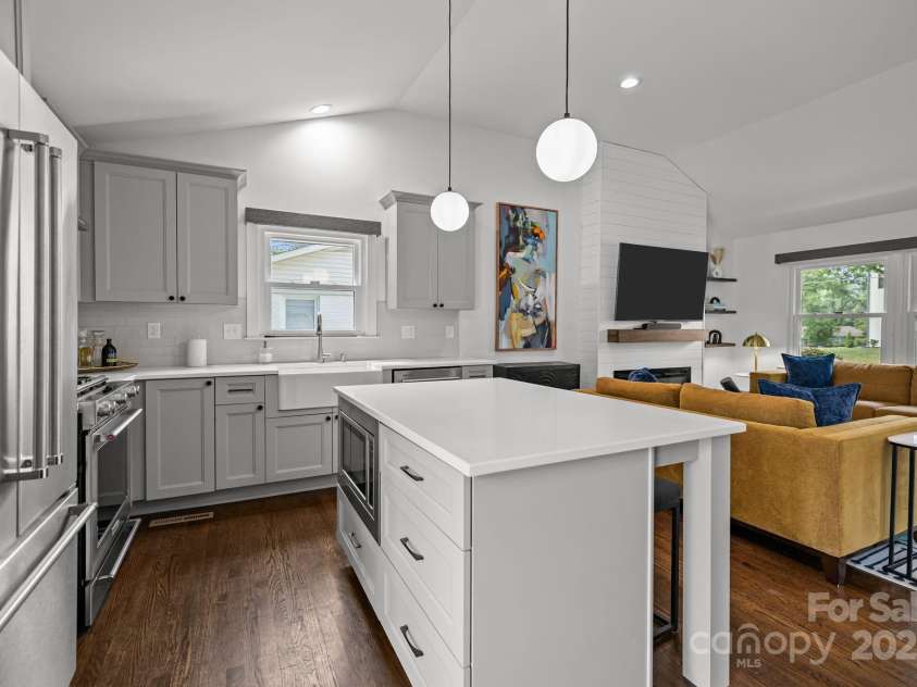 3821 Topsfield Road, Charlotte, NC 28211.  MLS# CAR4286504, YatesRealty ID 29983. 