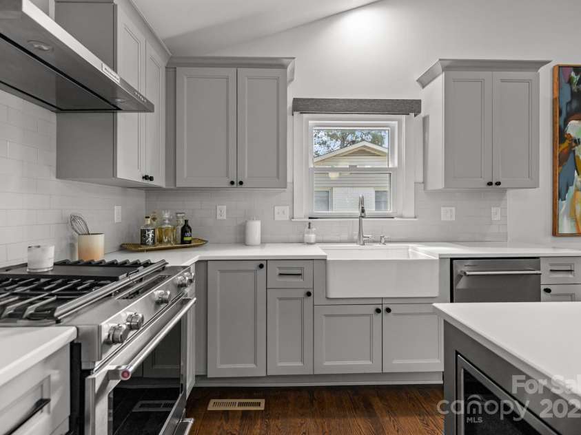 3821 Topsfield Road, Charlotte, NC 28211.  MLS# CAR4286504, YatesRealty ID 29983. 