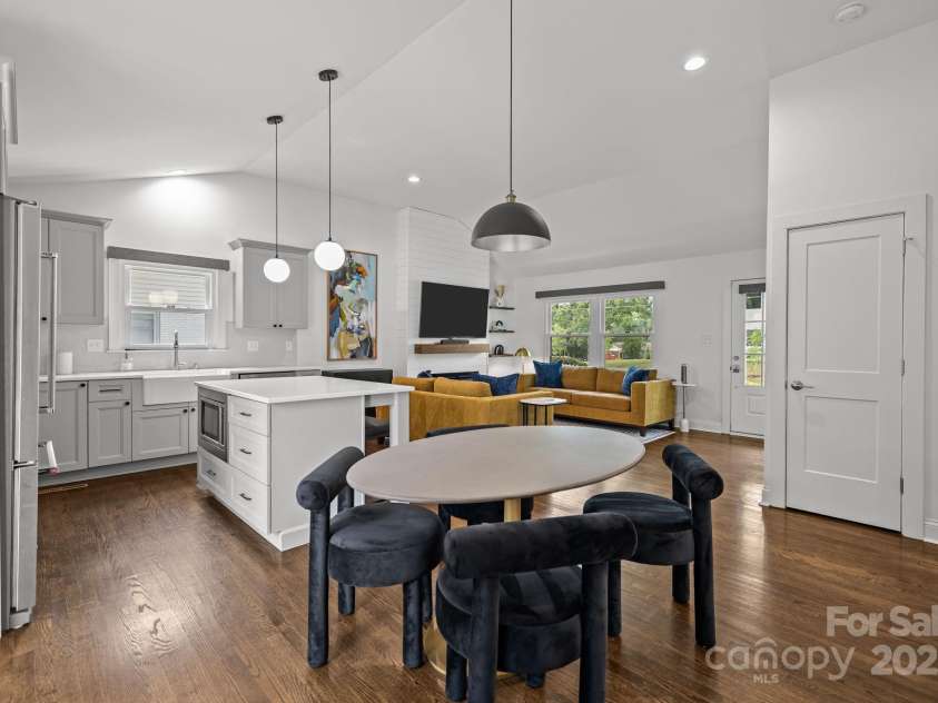 3821 Topsfield Road, Charlotte, NC 28211.  MLS# CAR4286504, YatesRealty ID 29983. 