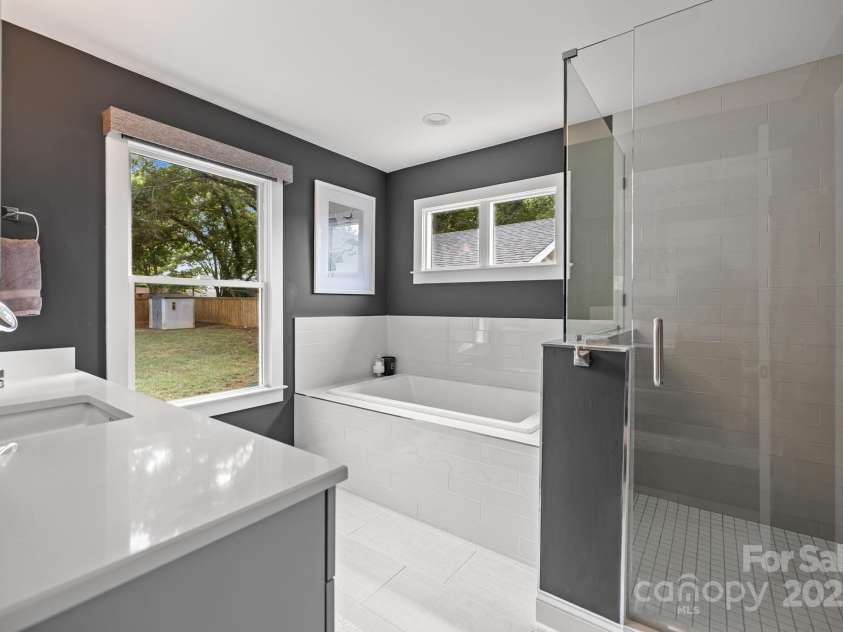 3821 Topsfield Road, Charlotte, NC 28211.  MLS# CAR4286504, YatesRealty ID 29983. 