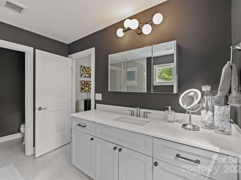 3821 Topsfield Road, Charlotte, NC 28211.  MLS# CAR4286504, YatesRealty ID 29983. 