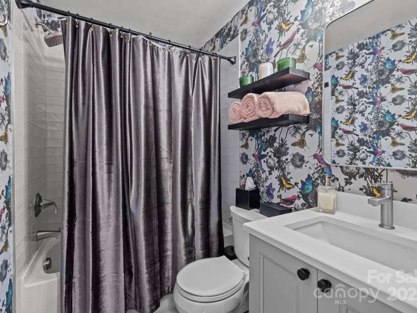 3821 Topsfield Road, Charlotte, NC 28211.  MLS# CAR4286504, YatesRealty ID 29983. 