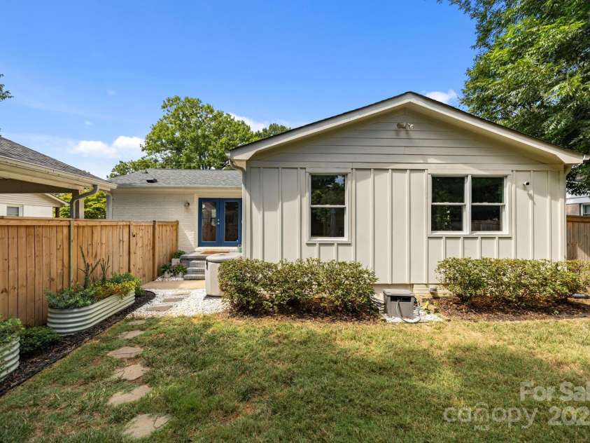 3821 Topsfield Road, Charlotte, NC 28211.  MLS# CAR4286504, YatesRealty ID 29983. 