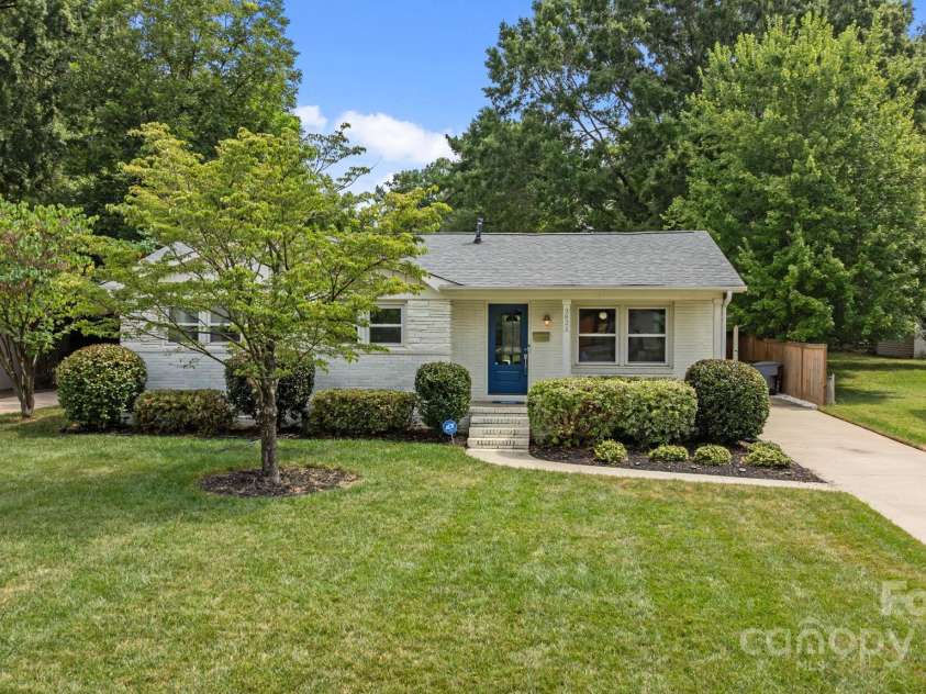 3821 Topsfield Road, Charlotte, NC 28211.  MLS# CAR4286504, YatesRealty ID 29983. 