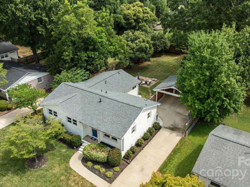 3821 Topsfield Road, Charlotte, NC 28211.  MLS# CAR4286504, YatesRealty ID 29983. 